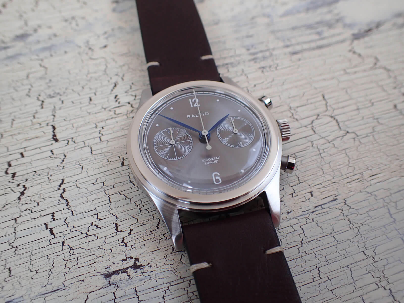 Baltic Watches「Bicompax 001 - Slate Grey」