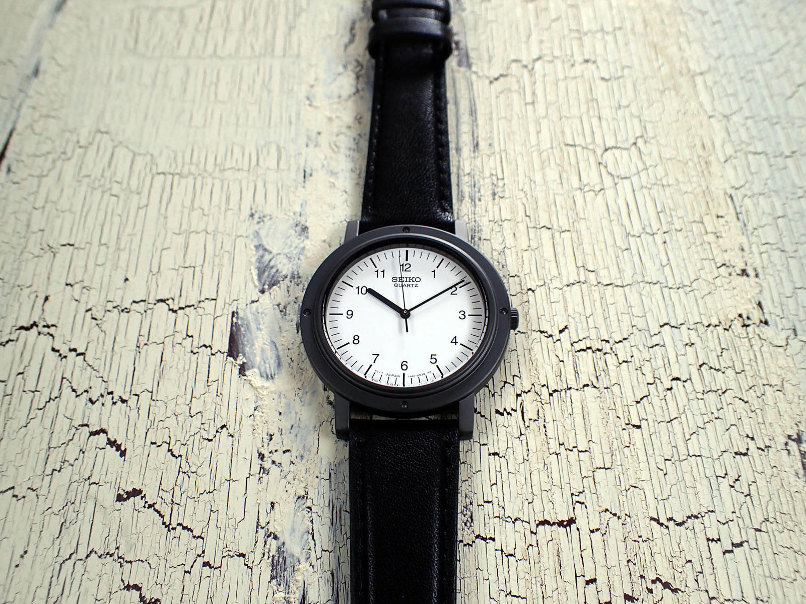 たまにはクォーツ - スティーブ・ジョブズも愛用したミニマルな腕時計「セイコー シャリオ」を復刻した「SCXP041」 - Frequency
